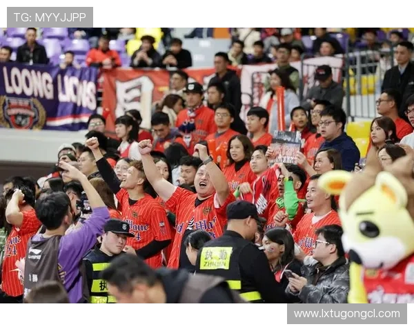 泰国国家队球迷热情高涨，主场氛围持续升温