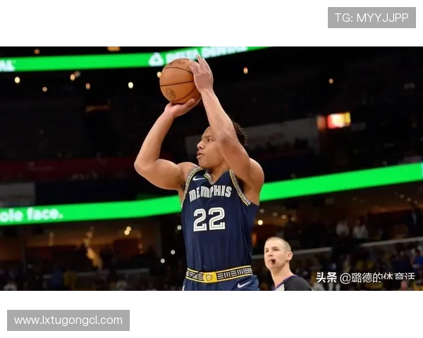 德斯蒙德·班恩三分出手提升战术空间拉开球队进攻距离